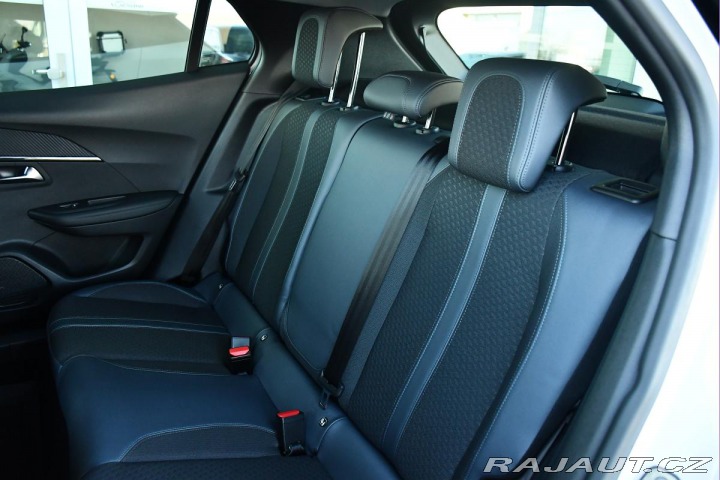 Peugeot 2008 1.2 PureTech 110 2xPNEU Č 2020