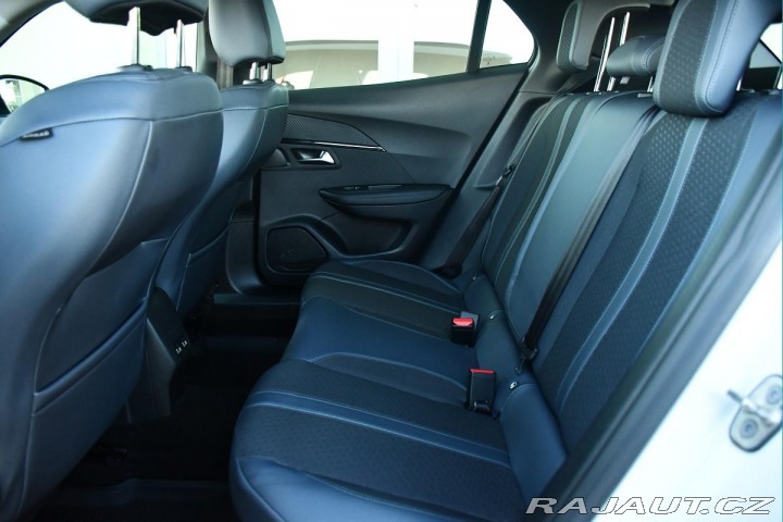 Peugeot 2008 1.2 PureTech 110 2xPNEU Č 2020