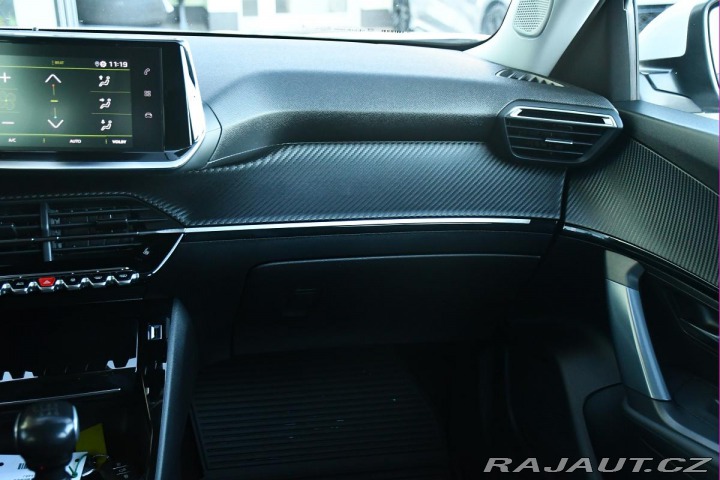 Peugeot 2008 1.2 PureTech 110 2xPNEU Č 2020