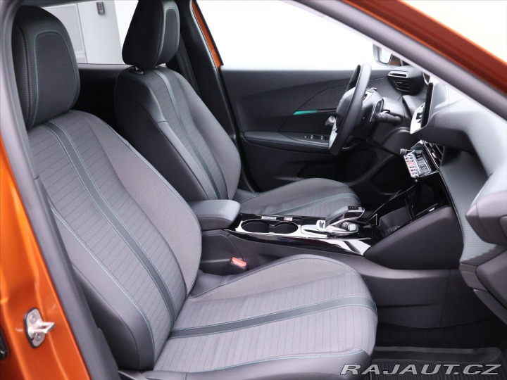 Peugeot 2008 1,2 PT 96kW Aut Allure CZ 2021