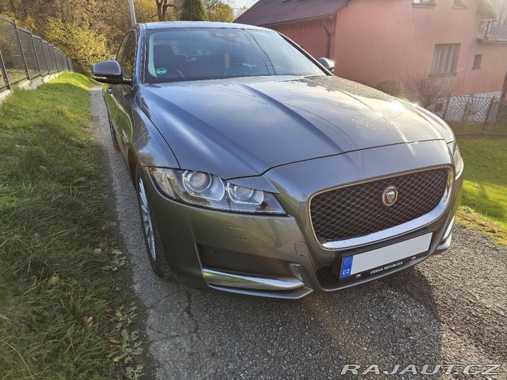 Jaguar XF 2,0 120 kW, výbava Pres 2017