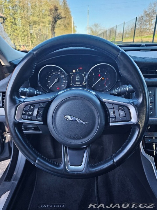 Jaguar XF 2,0 120 kW, výbava Pres 2017
