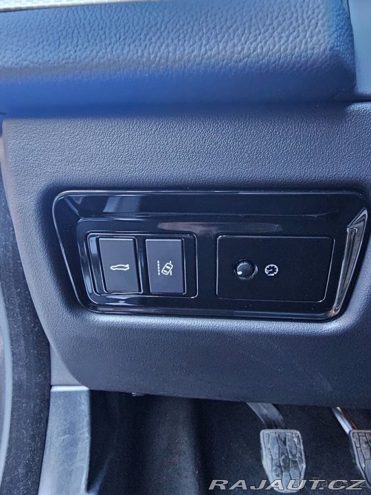 Jaguar XF 2,0 120 kW, výbava Pres 2017