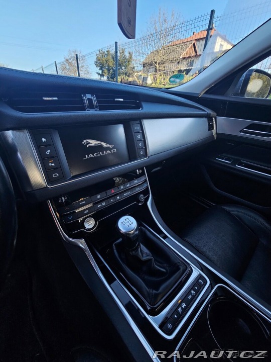 Jaguar XF 2,0 120 kW, výbava Pres 2017