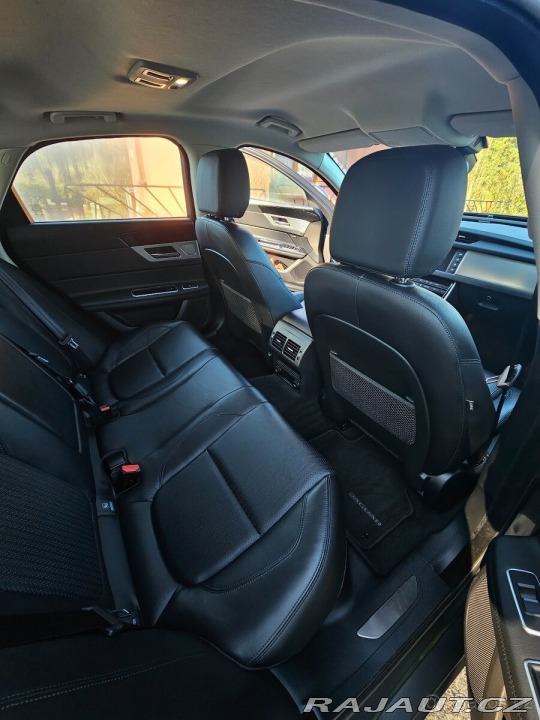Jaguar XF 2,0 120 kW, výbava Pres 2017
