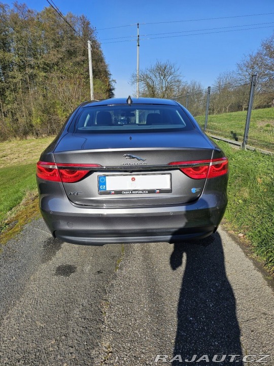 Jaguar XF 2,0 120 kW, výbava Pres 2017
