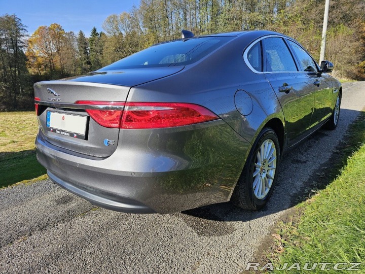 Jaguar XF 2,0 120 kW, výbava Pres 2017