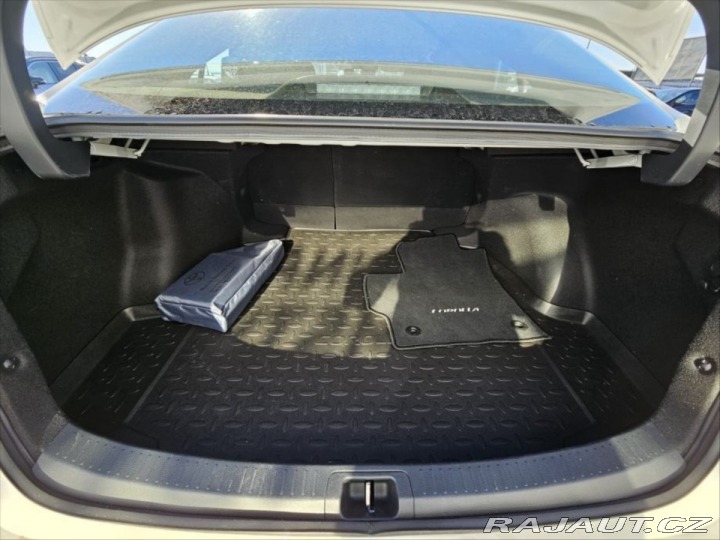 Toyota Corolla 1,8 hybrid 2024 na splá 1800