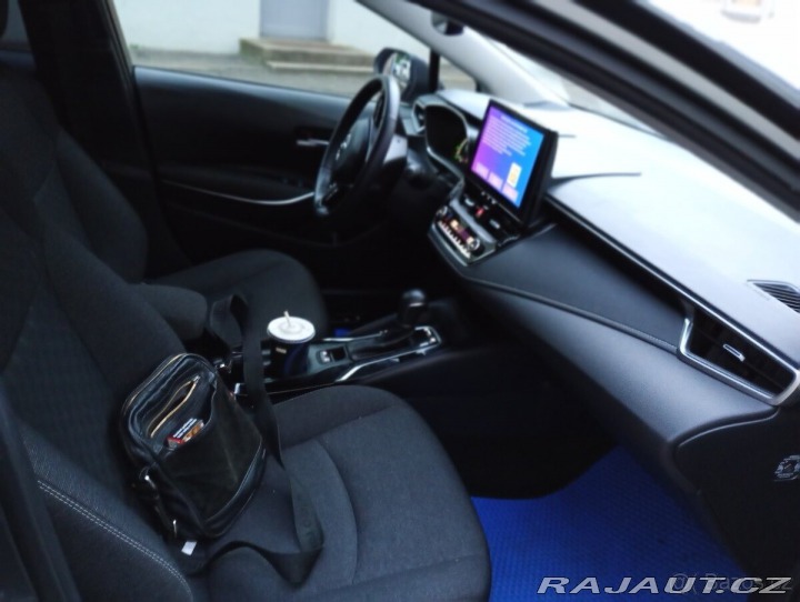 Toyota Corolla 1,8 hybrid 2024 na splá 1800