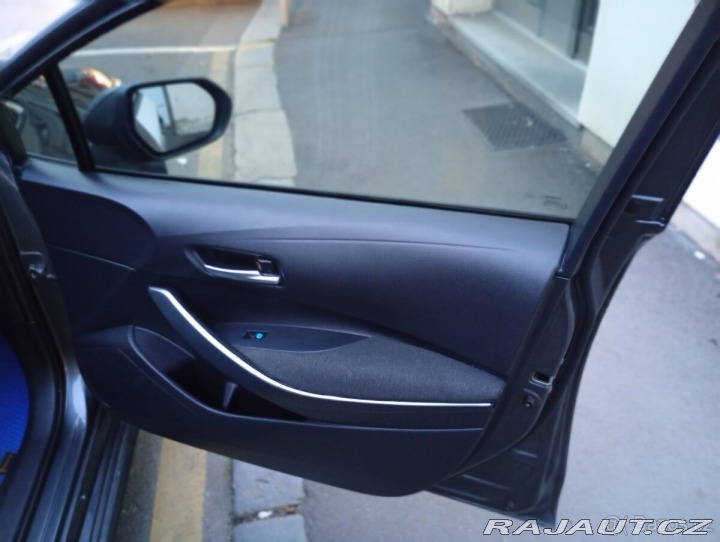 Toyota Corolla 1,8 hybrid 2024 na splá 1800