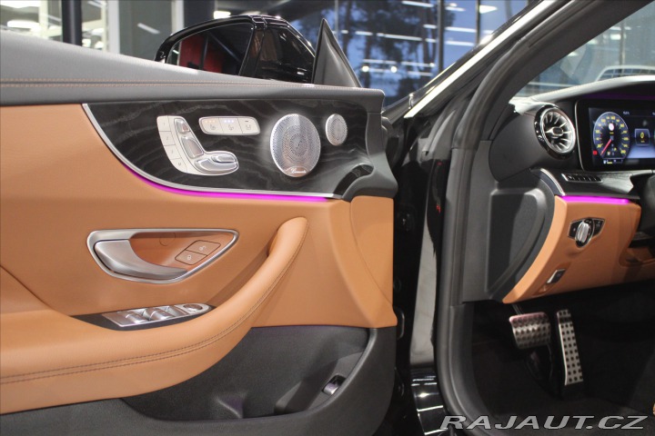 Mercedes-Benz E 400 4MATIC kupé AMG Line 2017