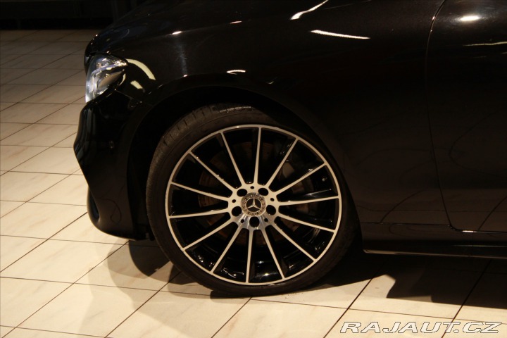 Mercedes-Benz E 400 4MATIC kupé AMG Line 2017