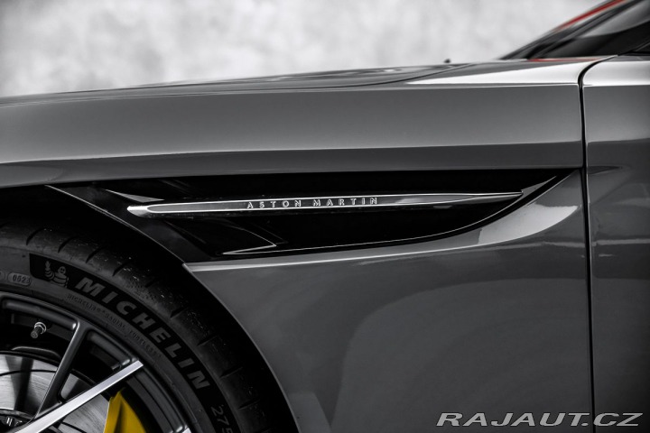 Aston Martin DB12 Sport Design Paket 2023