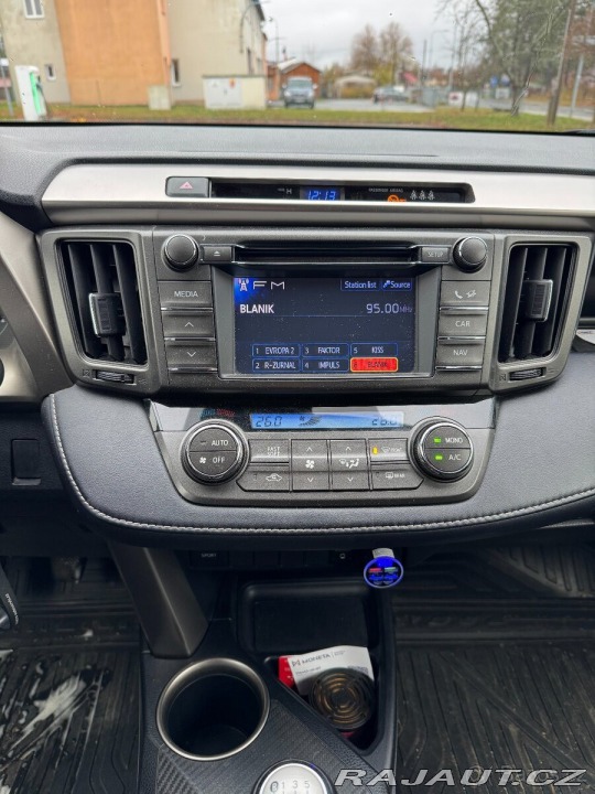 Toyota RAV4 2,2   D 110kW 4x4 ČR PŮVO 2013