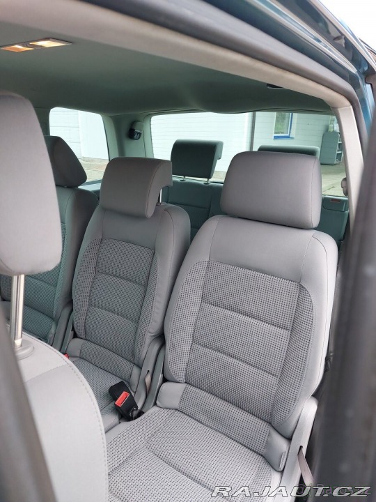 Volkswagen Touran 2,0 Sedmimístný +Tažné 2005