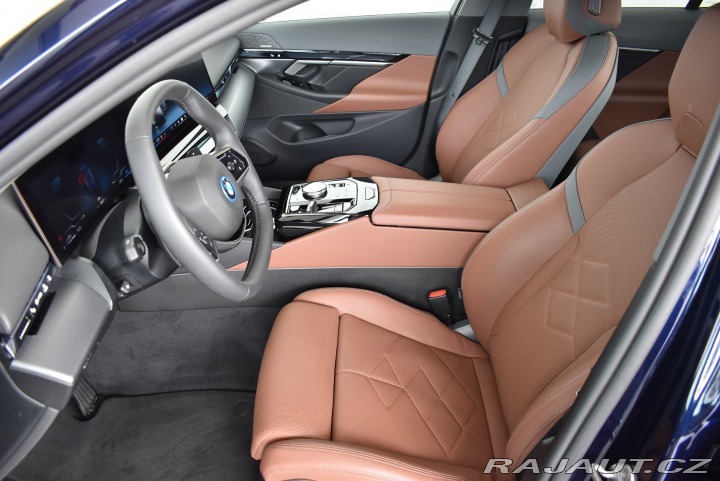 BMW 5 550e xDrive 2025