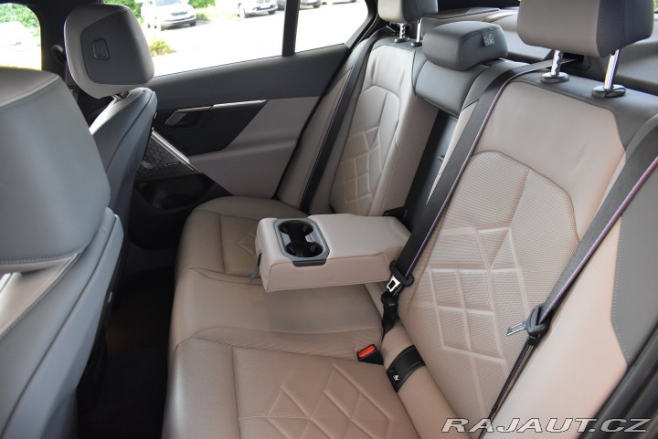 BMW 5 550e xDrive 2024