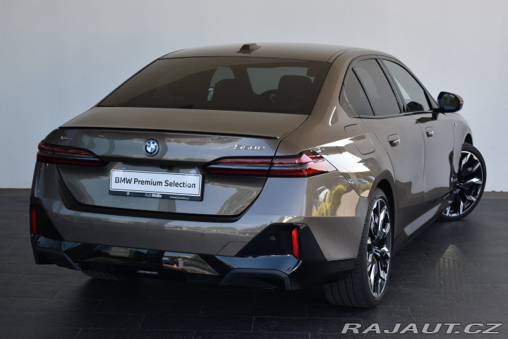BMW 5 550e xDrive 2024