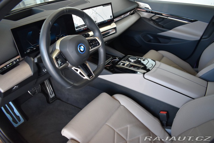 BMW 5 550e xDrive 2024