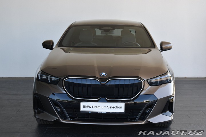 BMW 5 550e xDrive 2024