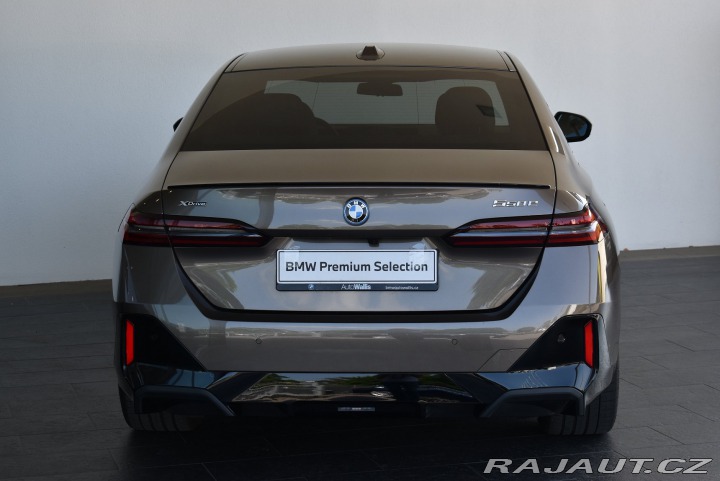 BMW 5 550e xDrive 2024