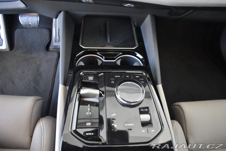 BMW 5 550e xDrive 2024