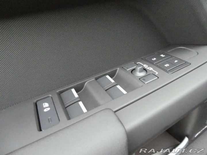 Land Rover Defender 110 3,0 S D200 2025
