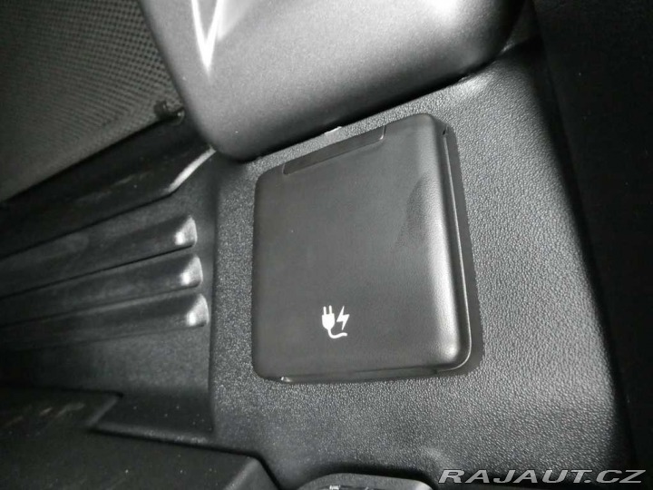 Land Rover Defender 110 3,0 S D200 2025