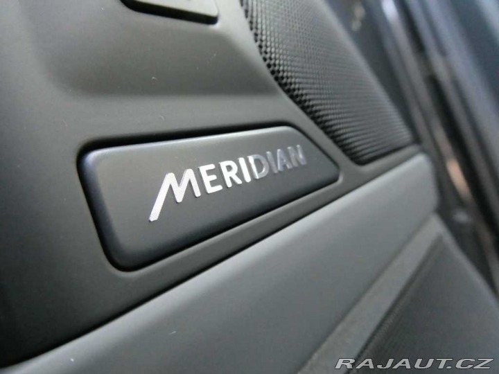 Land Rover Defender 110 3,0 X-Dynamic SE D250 2026