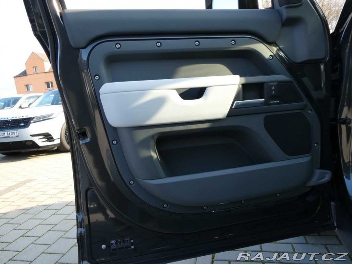 Land Rover Defender 110 3,0 X-Dynamic SE D250 2026