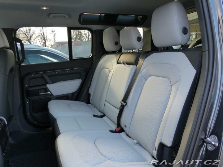 Land Rover Defender 110 3,0 X-Dynamic SE D250 2025