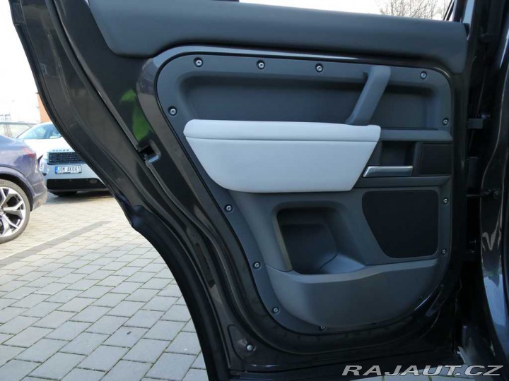 Land Rover Defender 110 3,0 X-Dynamic SE D250 2026