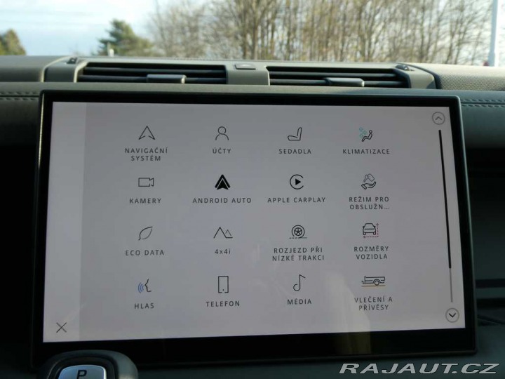 Land Rover Defender 110 3,0 X-Dynamic SE D250 2026