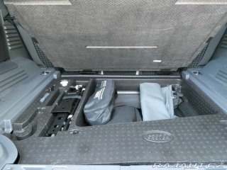 Land Rover Defender 110 3,0 X-Dynamic SE D250 2025