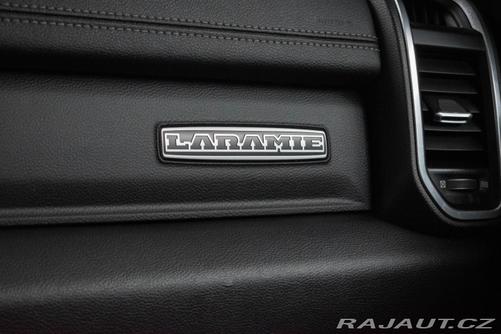 Dodge RAM 1500 5.7 HEMI LARAMIE*TAŽ 2022