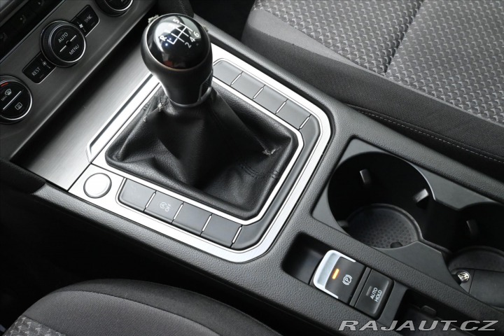 Volkswagen Passat 1,6 TDI 88 kW Navi LED Zá 2018