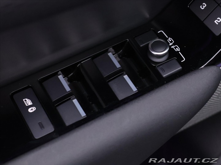 Land Rover Range Rover Velar 3,0 221 kW R-Dynamic SE V 2022