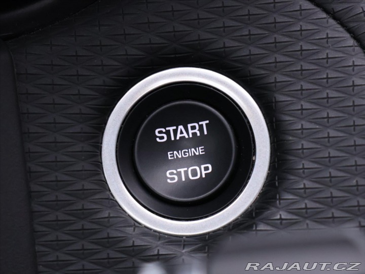 Land Rover Range Rover Velar 3,0 221 kW R-Dynamic SE V 2022