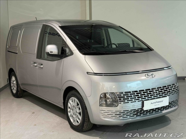 Hyundai Staria 2,2 CRDI SMART 1.majitel 2023