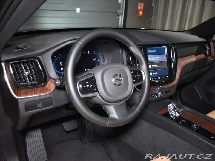 Volvo XC60 2,0 B5 AWD Plus Bezklíč,B 2025