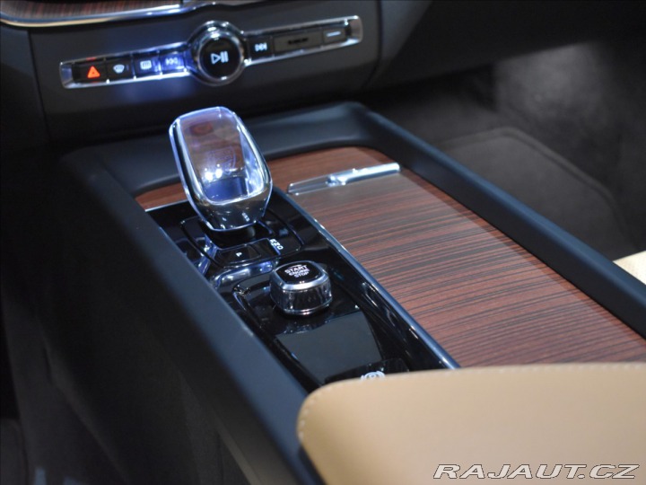 Volvo XC60 2,0 B5 AWD Plus Bezklíč,B 2025