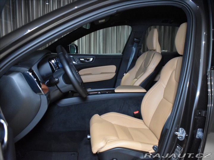Volvo XC60 2,0 B5 AWD Plus Bezklíč,B 2025