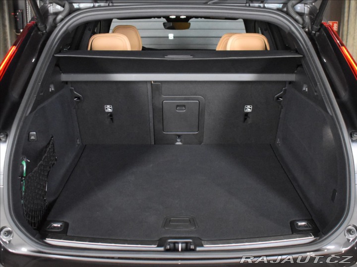 Volvo XC60 2,0 B5 AWD Plus Bezklíč,B 2025