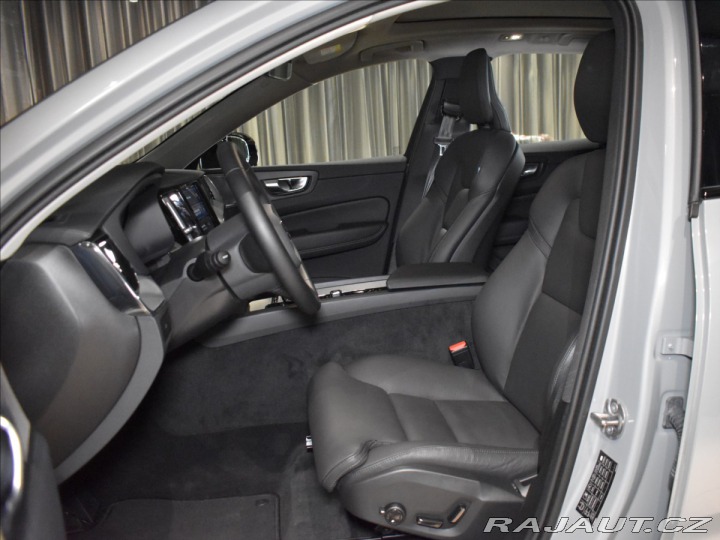 Volvo XC60 2,0 B5 AWD Ultra HEAD UP, 2025