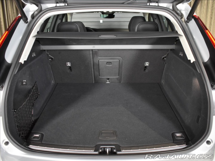 Volvo XC60 2,0 B5 AWD PLUS BLIS,Bezk 2025