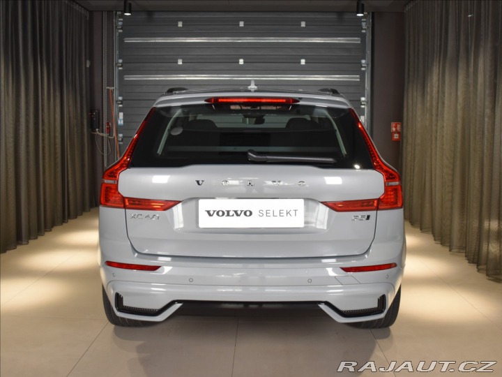 Volvo XC60 2,0 B5 AWD PLUS ,Bezklíč 2025