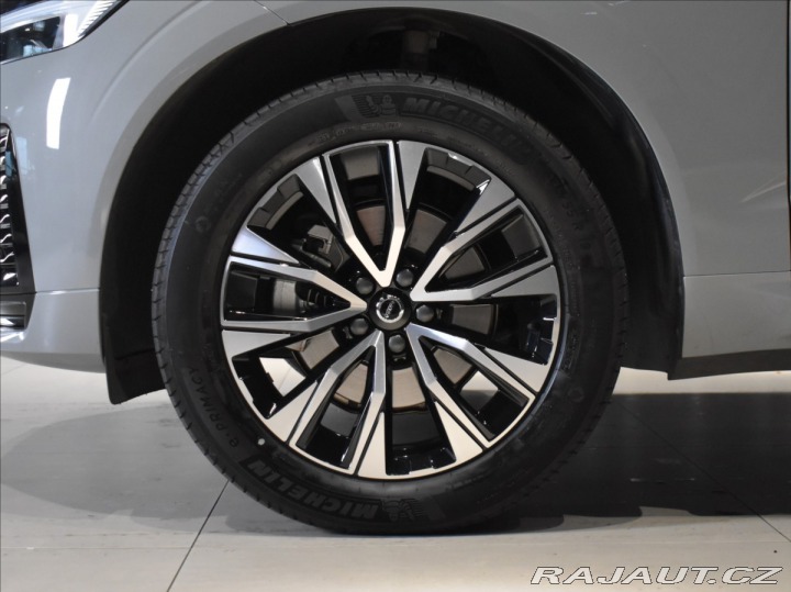 Volvo XC60 2,0 B5 AWD PLUS ,Bezklíč 2025
