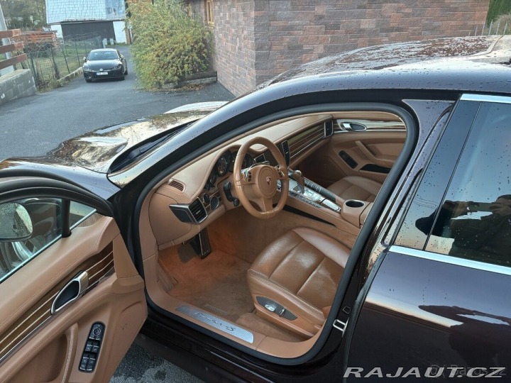 Porsche Panamera 4,8   4S 2011