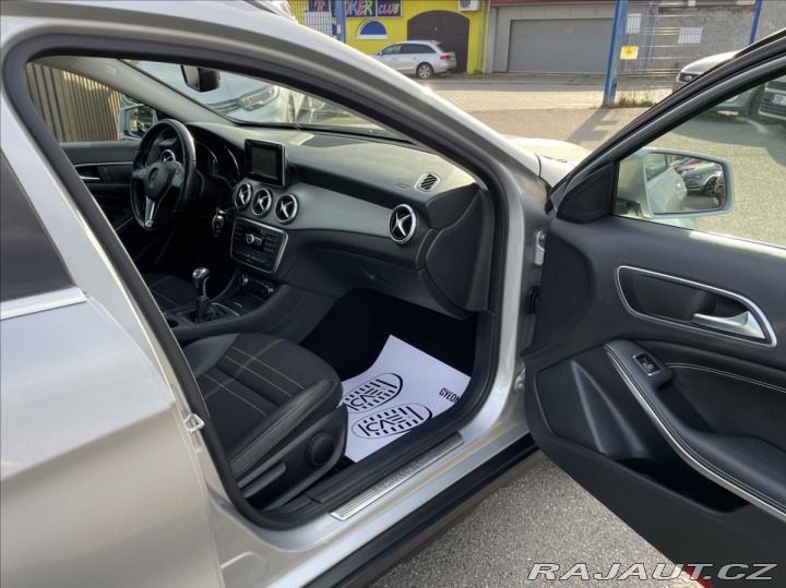 Mercedes-Benz GLA 180 CDi REZERVACE 2015