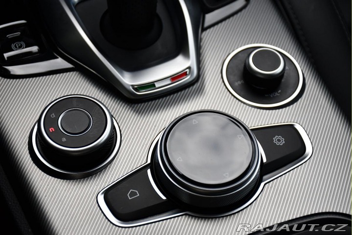 Alfa Romeo Stelvio VELOCE Q4 1M ZÁRUKA 2024